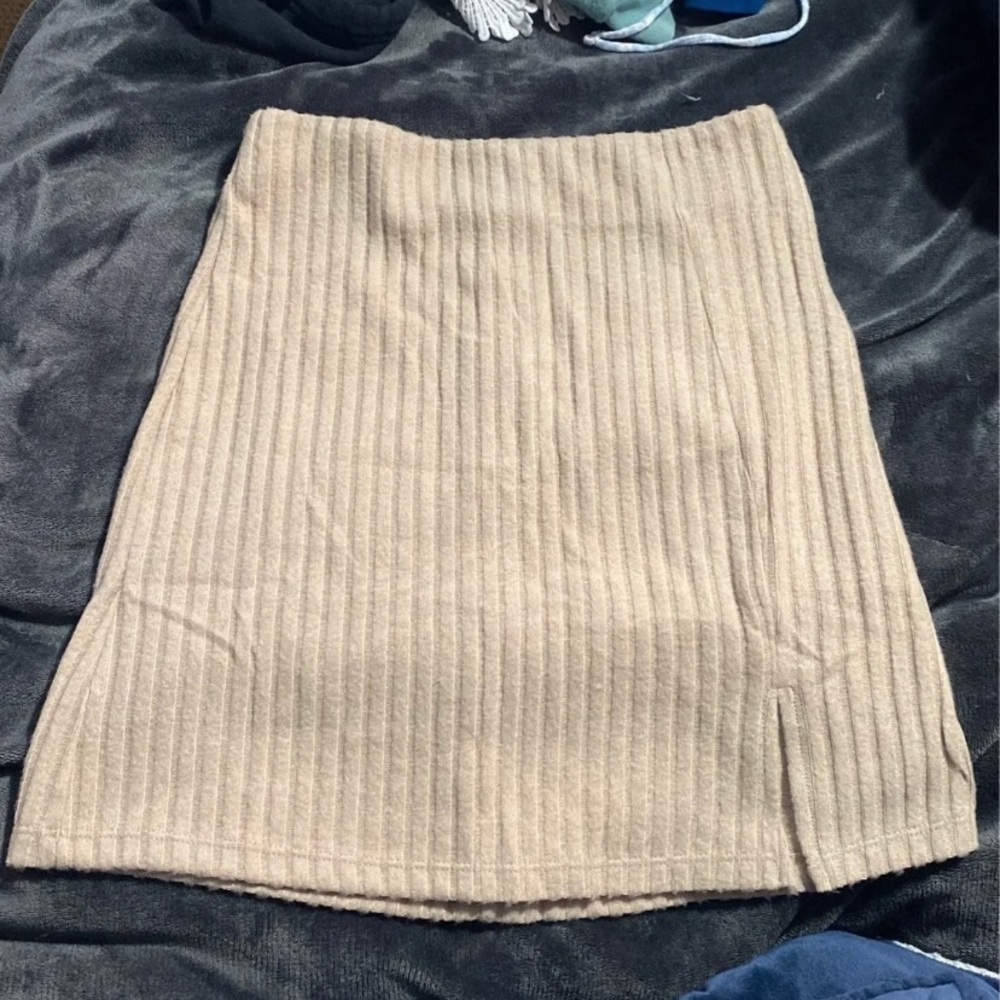 beige skirt